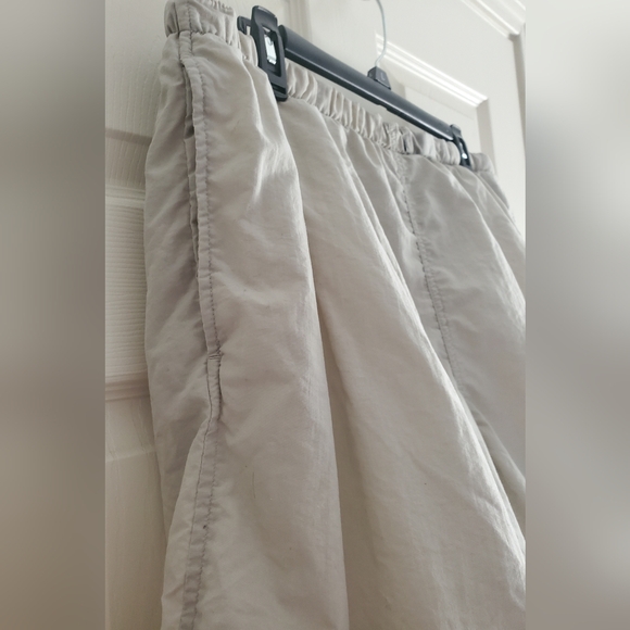 Columbia Sportswear Women's Shorts.  Size L - Picture 3 of 9